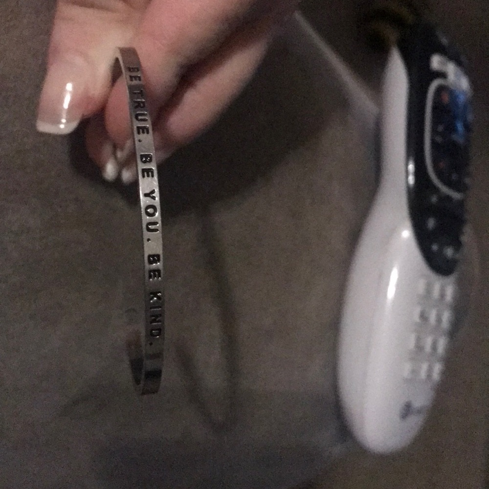 Mantraband EUC  Be True. Be You. Be Kind.